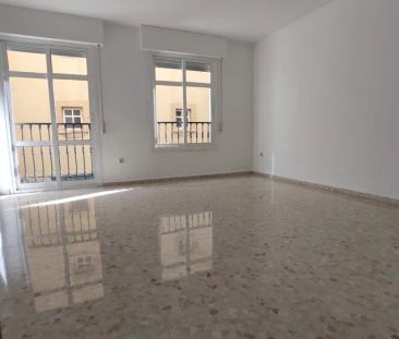 Alquiler de piso en Calle Don Juan de Austria - Photo 1