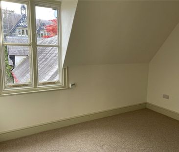 A sensitively modernised three bedroom cottage situated within a co... - Photo 2