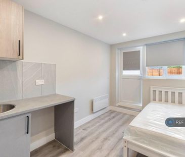 Studio to rent - Photo 5