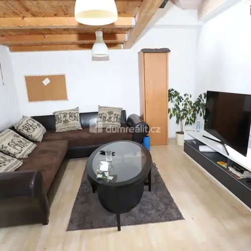 Pěkný mezonetový byt 3+1 v rodinné vile s možností užívat zahradu - Photo 1