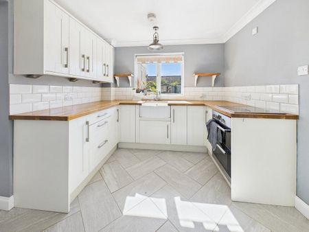 3 bedroom semi-detached house to rent - Photo 5