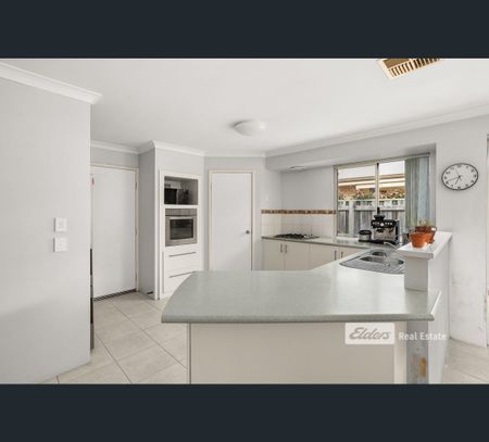 22 Rosbery Lane, Australind, WA 6233 - Photo 3