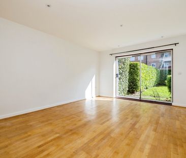 2 Bed Flat, Mill Pond Close, SW8 - Photo 1