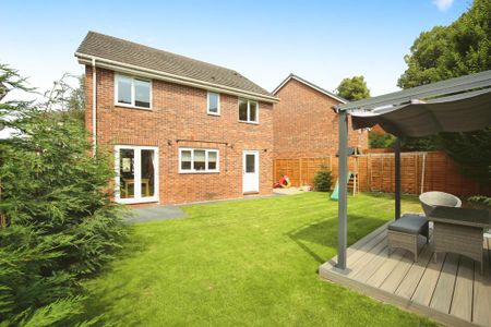 4 bedroom detached house to rent - Photo 5