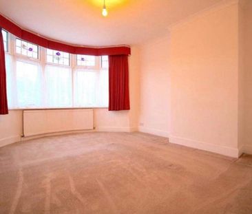 4 Bed Semi-Detached House, Lyndhurst Gardens, IG11 - Photo 6