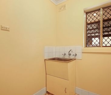 Fresh, Bright & Move-in Ready Three Bedroom Home! - Photo 4