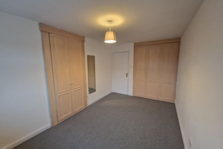 College Green, YEOVIL - Photo 2