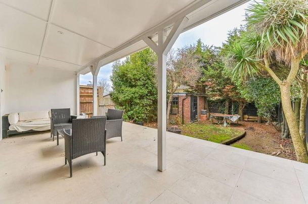 4 bedroom semi-detached house to rent - Photo 1