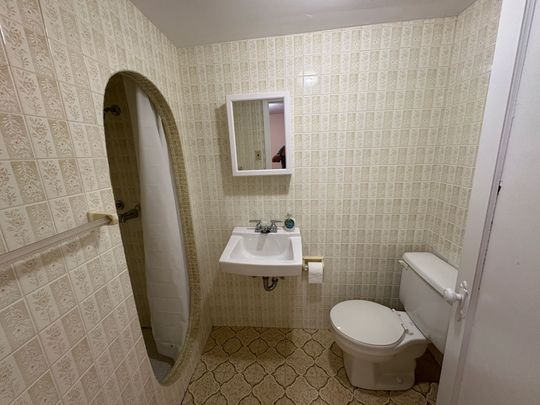 For Lease - 581 Mc Roberts Avenue, Toronto, Ontario - Photo 1