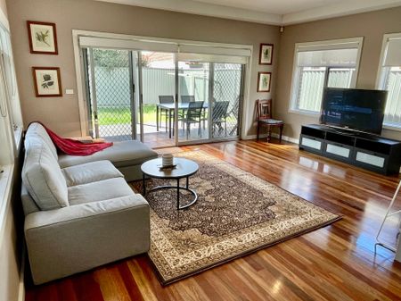 Altona North - Photo 3