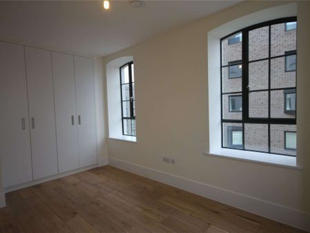 An impressive two bedroom duplex apartment - Photo 2