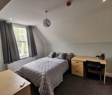 1 bedroom in a house share to rent - Photo 3