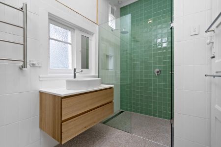 EXCEPTIONALLY RENOVATED 1940'S DECO - Photo 5