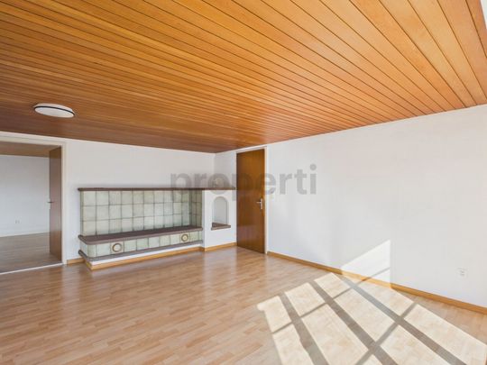 Charmante und lichtdurchflutete Wohnung mit schönem Balkon, inkl. einem Parkplatz - Foto 1