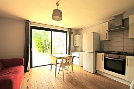 2 bedroom flat to rent - Photo 3