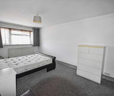 4 bedroom flat to rent - Photo 4