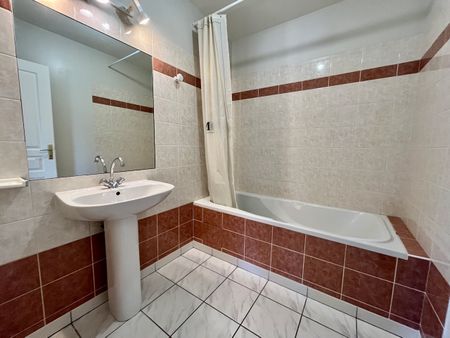 Location Appartement 2 pièces 63m² - Photo 4