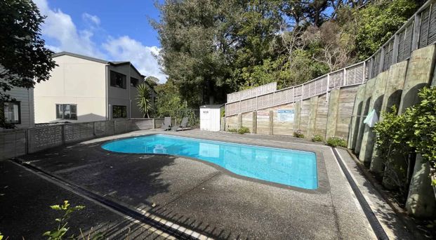 Modern 3-Bedroom Townhouse in Secure Complex! - Photo 1