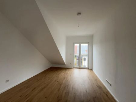 *Wallau! Neuwertige 4 Zi.-DG-Wohnung - gr. Balkon - ruhige Lage* - Photo 3