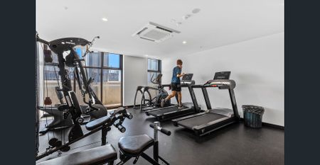 Central, city views! - Photo 2