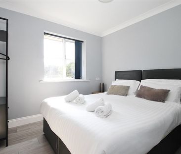 Alexandra Gardens, Woking - 2 bedrooms Property for lettings - Seym... - Photo 5