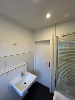 IHR NEUER RÜCKZUGSORT – Moderne EG-Wohnung mit Balkon, EBK & Wohlfühlbad - Photo 1