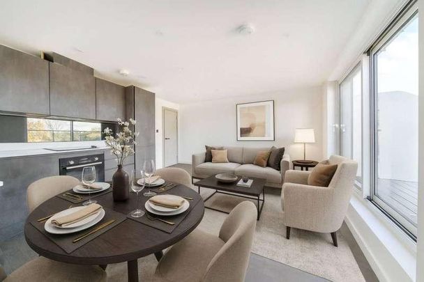 West Byfleet, Surrey, KT14 - Photo 1