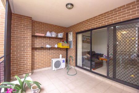 “Modern 2 Bed Apartment Living in Merrylands” - Photo 3