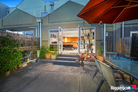 Perfect Location with a park aspect! - Photo 5
