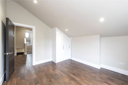 Fabulous light, newly refurbished, high spec contemporary two bedroom flat. One of three flats making up this handsome Victorian house and very close to Tooting Bec tube (Northern Line), Balham and Wandsworth Common overland (12 minutes to Victoria) in the other direction - Photo 3