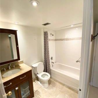 JR 1 BED KING WEST 500 SQ FT INCREDIBLE AMENITIES - Photo 4