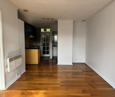 Excellent Location! - Photo 3