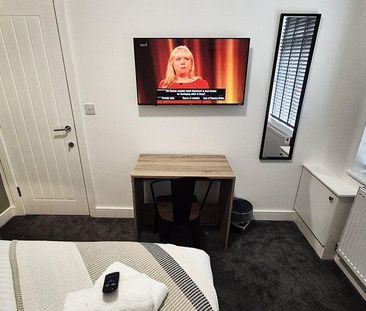 4 bedroom terraced house to rent - Photo 2