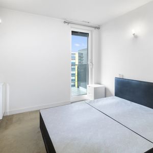 Apartment to Rent: Vantage Building, High Point Village, UB3 - Photo 2