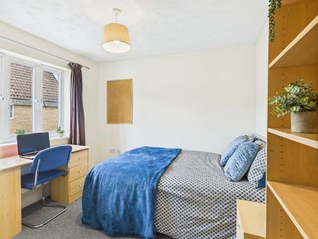 4 bedroom terraced house to rent - Photo 2