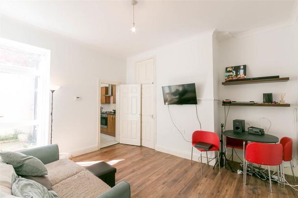 3 bedroom flat to rent - Photo 1