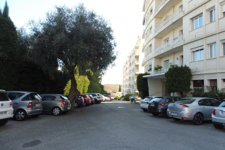 LOCATION MEUBLEE 40m2 - Bd Edouard Herriot - Photo 4