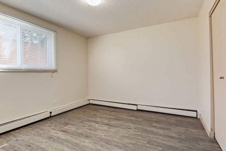 Renovated Suite - 3 Bedroom - Photo 2