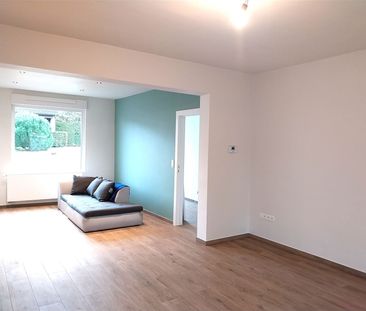 TE HUUR: Gerenoveerde halfopen bebouwing met 3 slaapkamers en ruime... - Photo 2