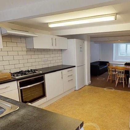 6 bedroom house to rent - Photo 1