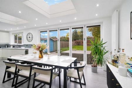 5 bedroom semi-detached house to rent - Photo 5