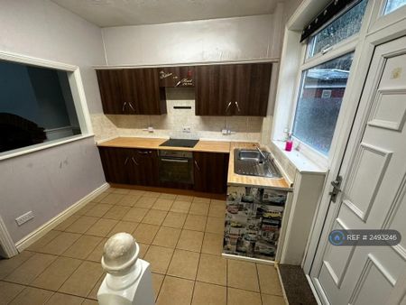 2 bedroom terraced house to rent - Photo 2