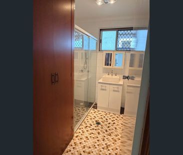 Walk to Palm Beach & trendy cafes! - Photo 5