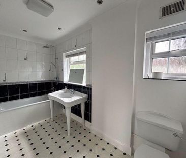 4 bedroom detached house to rent - Photo 6