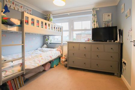 Crawley Hobbs Close, Saffron Walden - Photo 2