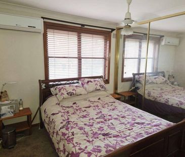 3 B/R BRICK VENEER HOME WITH REMODELED INTERIOR OPEN LIVING AND STY... - Photo 5