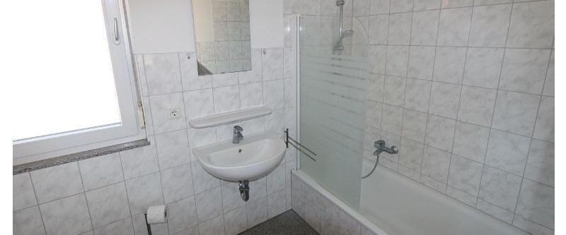 Vollmöbliert, modern, lichtdurchflutet in ruhiger, grüner Wohnlage - Photo 1