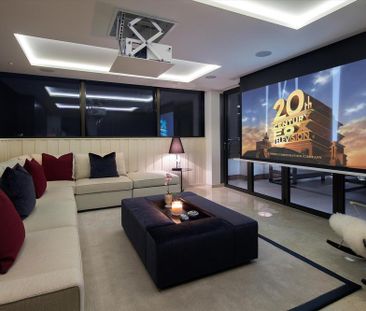 4 bedroom flat to rent - Photo 1