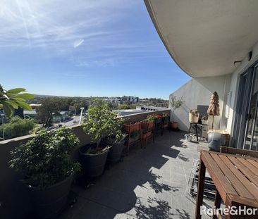 Spacious Apartment in Central Location! - Photo 3