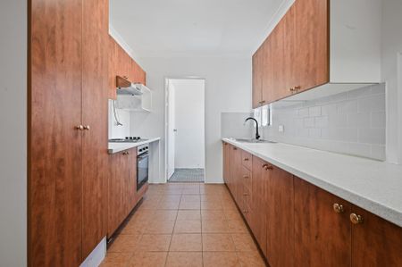 Well Presented 3 Bedroom Apartment - Photo 5